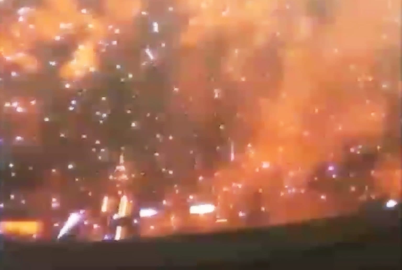 Their Temporary Night Views and On-screen Homelands 暫時的夜景和熒幕家鄉